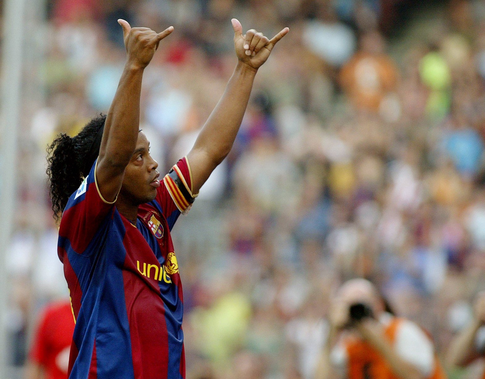 Cầu thủ Ronaldinho giành quả bóng vàng vào năm nào?