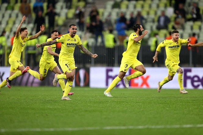 Ai là hlv trưởng của Villarreal CF khi đội bóng vô địch UEFA Europa League 2020-2021?