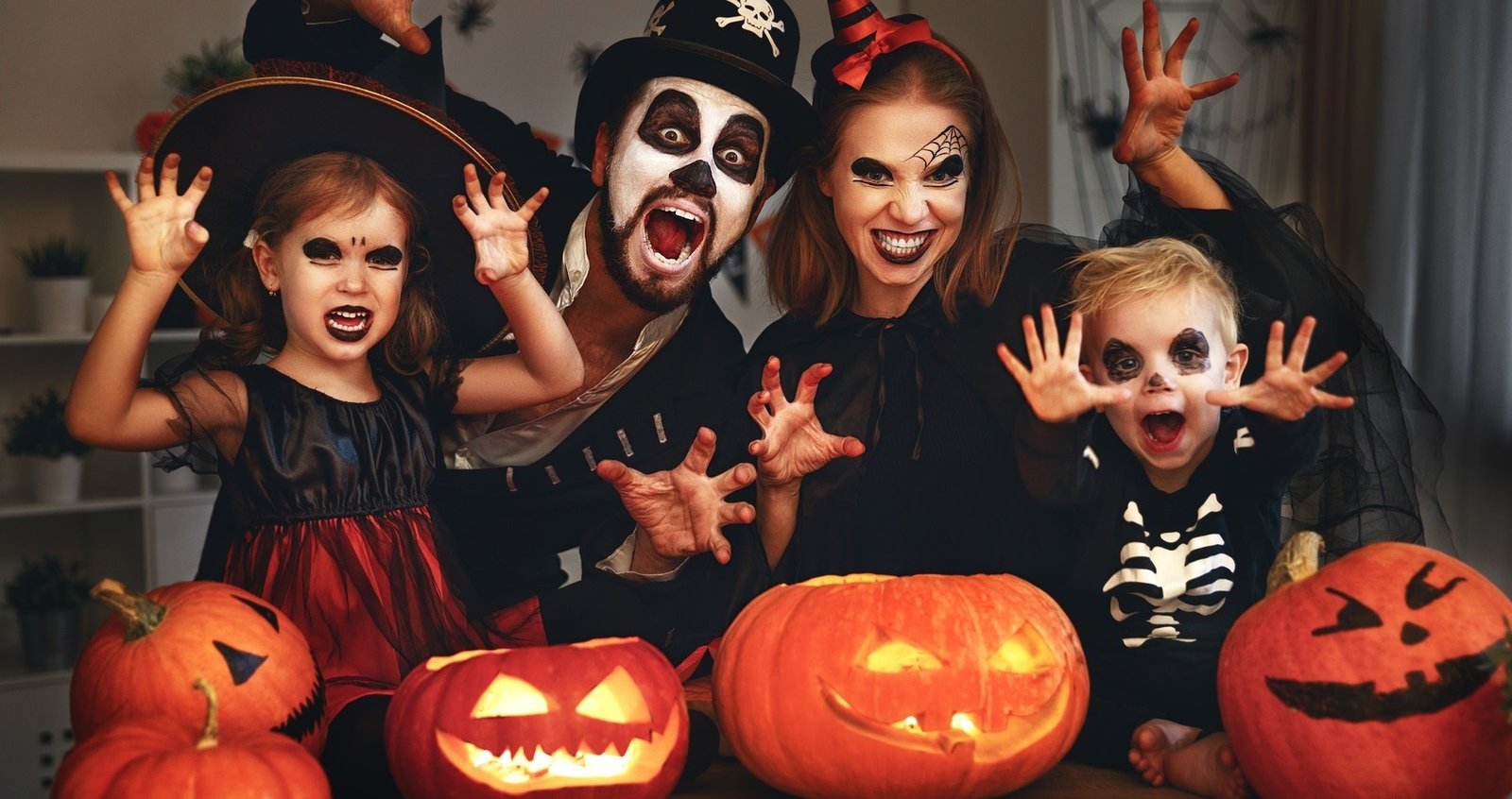 Công viên chủ đề nổi tiếng nào tổ chức Halloween Horror Nights hằng năm?