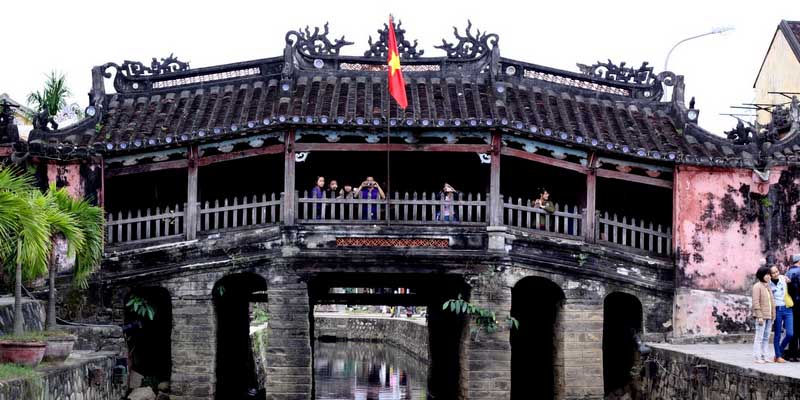 Hình ảnh trên mặt sau tờ 200.000 đồng là chỉ địa danh nào?