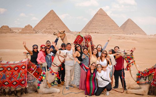 Kim tự tháp Giza nằm ở quốc gia nào?